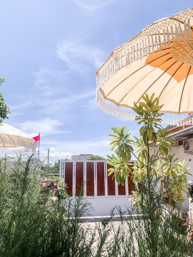 Tropical Paradiso Homestay Banyuwangi  Buitenkant foto