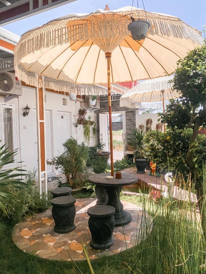 Tropical Paradiso Homestay Banyuwangi  Buitenkant foto